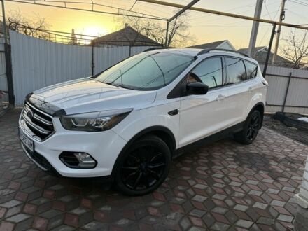 Белый Форд Эскейп, объемом двигателя 2 л и пробегом 157 тыс. км за 13500 $, фото 1 на Automoto.ua