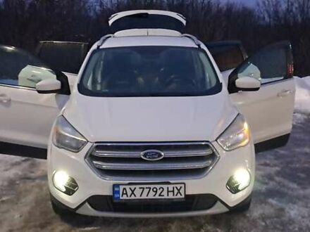 Белый Форд Эскейп, объемом двигателя 2 л и пробегом 166 тыс. км за 13000 $, фото 1 на Automoto.ua