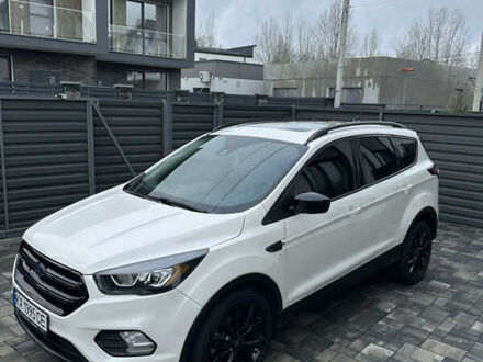 Белый Форд Эскейп, объемом двигателя 1.5 л и пробегом 126 тыс. км за 16000 $, фото 1 на Automoto.ua