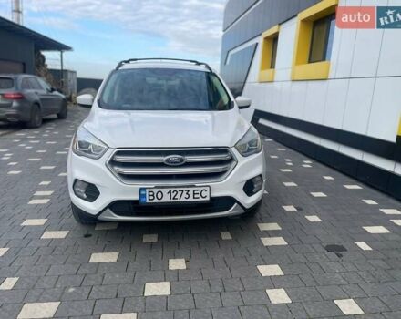 Белый Форд Эскейп, объемом двигателя 1.5 л и пробегом 104 тыс. км за 12500 $, фото 1 на Automoto.ua