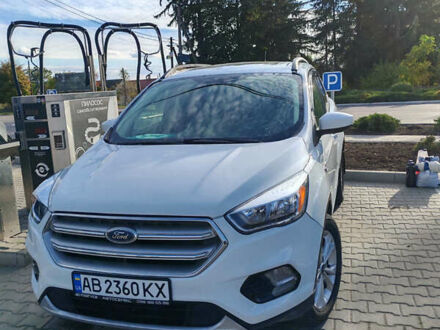 Белый Форд Эскейп, объемом двигателя 1.5 л и пробегом 160 тыс. км за 10800 $, фото 1 на Automoto.ua