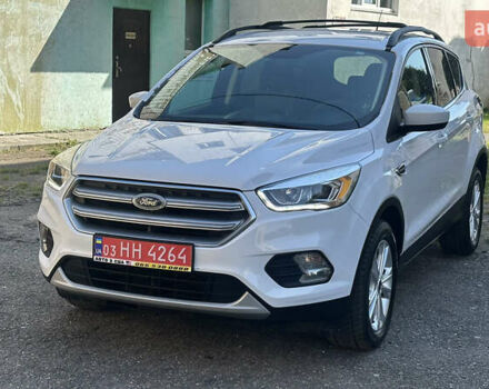 Білий Форд Ескейп, об'ємом двигуна 1.5 л та пробігом 18 тис. км за 12300 $, фото 1 на Automoto.ua