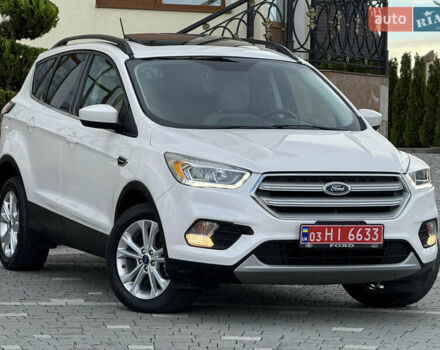 Форд Эскейп 2018 в Дрогобыче на Automoto.ua Белый Форд Эскейп, объемом двигателя 1.5 л и пробегом 130 тыс. км за 13400 $, фото 1 на Automoto.ua