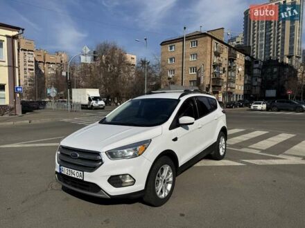 Форд Эскейп 2018 в Киеве на Automoto.ua Белый Форд Эскейп, объемом двигателя 1.5 л и пробегом 163 тыс. км за 13200 $, фото 1 на Automoto.ua