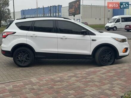 Белый Форд Эскейп, объемом двигателя 2.5 л и пробегом 50 тыс. км за 13999 $, фото 1 на Automoto.ua