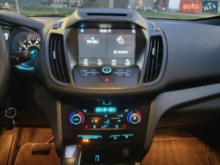 Білий Форд Ескейп, об'ємом двигуна 1.5 л та пробігом 128 тис. км за 12800 $, фото 1 на Automoto.ua
