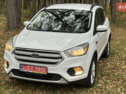 Белый Форд Эскейп, объемом двигателя 1.5 л и пробегом 180 тыс. км за 11300 $, фото 1 на Automoto.ua