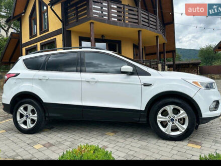 Форд Эскейп 2018 в Яремче на Automoto.ua Белый Форд Эскейп, объемом двигателя 2 л и пробегом 61 тыс. км за 12950 $, фото 1 на Automoto.ua