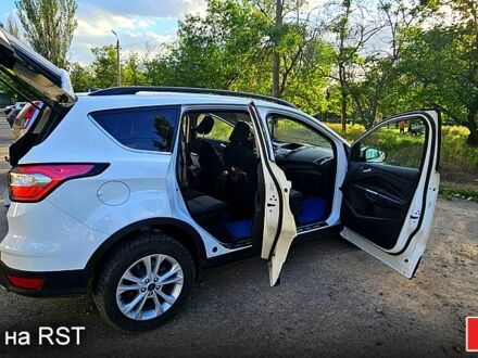 Білий Форд Ескейп, об'ємом двигуна 1.5 л та пробігом 78 тис. км за 13800 $, фото 1 на Automoto.ua