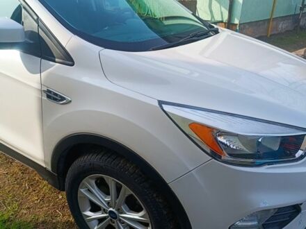 Белый Форд Эскейп, объемом двигателя 1.5 л и пробегом 100 тыс. км за 11999 $, фото 1 на Automoto.ua