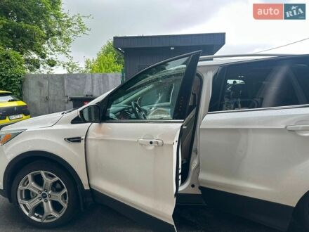 Білий Форд Ескейп, об'ємом двигуна 2 л та пробігом 86 тис. км за 12200 $, фото 1 на Automoto.ua