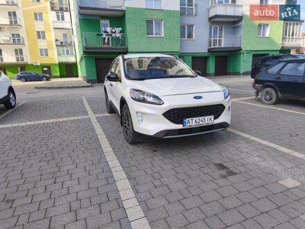 Белый Форд Эскейп, объемом двигателя 2.5 л и пробегом 166 тыс. км за 23900 $, фото 1 на Automoto.ua