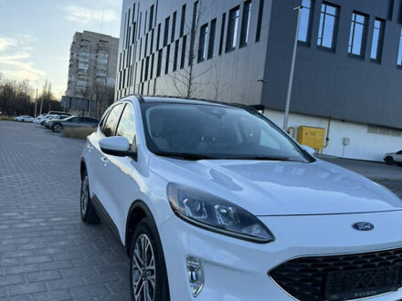 Форд Ескейп 2022 у Рівному на Automoto.ua Білий Форд Ескейп, об'ємом двигуна 0 л та пробігом 24 тис. км за 17999 $, фото 1 на Automoto.ua
