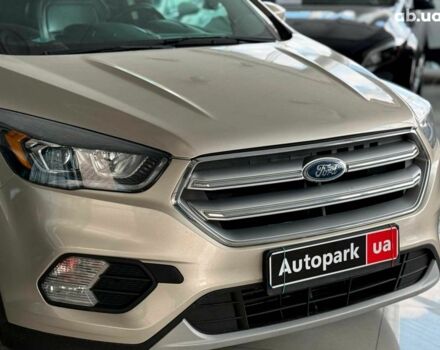 Бежевый Форд Эскейп, объемом двигателя 2 л и пробегом 195 тыс. км за 13490 $, фото 3 на Automoto.ua