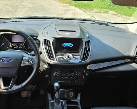 Бежевый Форд Эскейп, объемом двигателя 2 л и пробегом 133 тыс. км за 14500 $, фото 4 на Automoto.ua