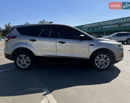 Бежевый Форд Эскейп, объемом двигателя 2.5 л и пробегом 130 тыс. км за 13200 $, фото 1 на Automoto.ua