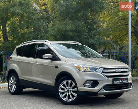 Бежевый Форд Эскейп, объемом двигателя 1.5 л и пробегом 145 тыс. км за 13799 $, фото 1 на Automoto.ua