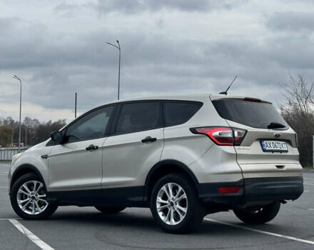 Бежевый Форд Эскейп, объемом двигателя 2.49 л и пробегом 110 тыс. км за 13300 $, фото 1 на Automoto.ua