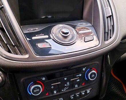 Бежевый Форд Эскейп, объемом двигателя 2 л и пробегом 130 тыс. км за 15500 $, фото 5 на Automoto.ua