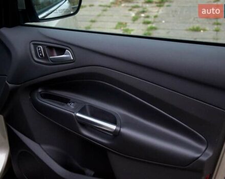 Бежевый Форд Эскейп, объемом двигателя 2 л и пробегом 141 тыс. км за 14900 $, фото 33 на Automoto.ua