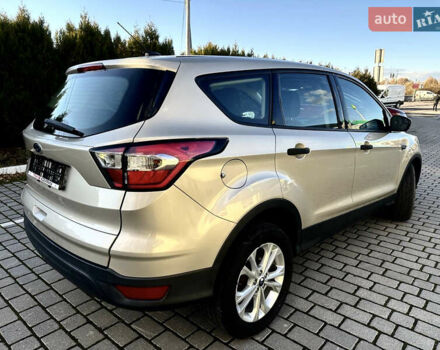 Бежевый Форд Эскейп, объемом двигателя 2.5 л и пробегом 190 тыс. км за 10199 $, фото 3 на Automoto.ua