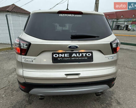 Бежевый Форд Эскейп, объемом двигателя 2 л и пробегом 128 тыс. км за 15990 $, фото 4 на Automoto.ua