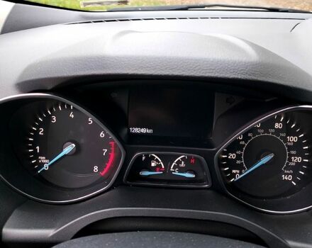 Бежевый Форд Эскейп, объемом двигателя 2 л и пробегом 130 тыс. км за 15500 $, фото 3 на Automoto.ua