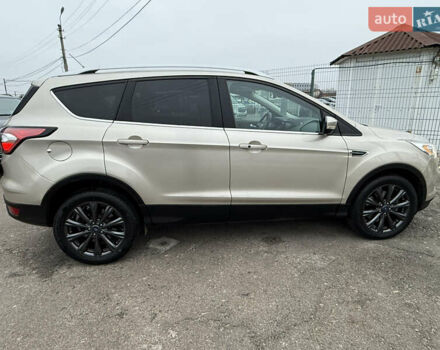 Бежевый Форд Эскейп, объемом двигателя 2 л и пробегом 128 тыс. км за 15990 $, фото 6 на Automoto.ua
