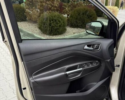 Бежевый Форд Эскейп, объемом двигателя 2 л и пробегом 118 тыс. км за 14000 $, фото 5 на Automoto.ua