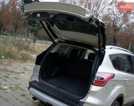 Бежевый Форд Эскейп, объемом двигателя 2 л и пробегом 141 тыс. км за 14900 $, фото 37 на Automoto.ua