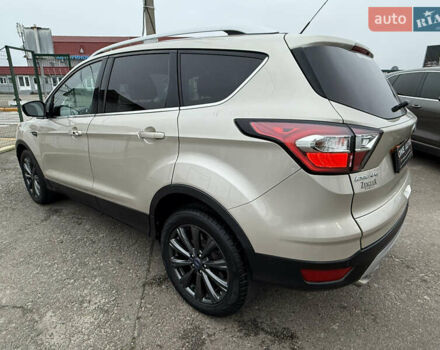 Бежевый Форд Эскейп, объемом двигателя 2 л и пробегом 128 тыс. км за 15990 $, фото 3 на Automoto.ua
