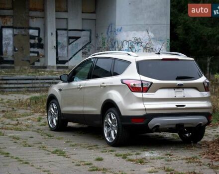 Бежевый Форд Эскейп, объемом двигателя 2 л и пробегом 141 тыс. км за 14900 $, фото 13 на Automoto.ua