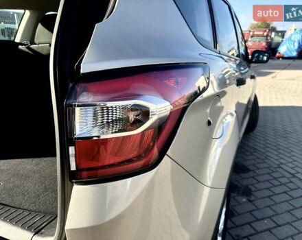 Бежевый Форд Эскейп, объемом двигателя 2.5 л и пробегом 190 тыс. км за 10199 $, фото 10 на Automoto.ua