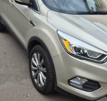 Бежевый Форд Эскейп, объемом двигателя 2 л и пробегом 178 тыс. км за 17000 $, фото 2 на Automoto.ua