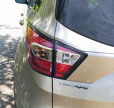 Бежевый Форд Эскейп, объемом двигателя 2 л и пробегом 116 тыс. км за 13300 $, фото 6 на Automoto.ua