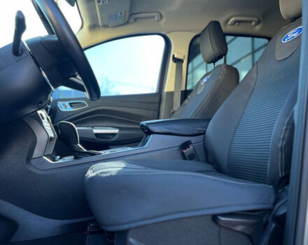 Бежевый Форд Эскейп, объемом двигателя 2.5 л и пробегом 60 тыс. км за 15800 $, фото 7 на Automoto.ua