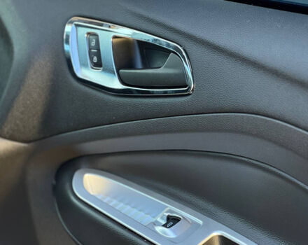 Бежевый Форд Эскейп, объемом двигателя 2.5 л и пробегом 60 тыс. км за 15800 $, фото 16 на Automoto.ua