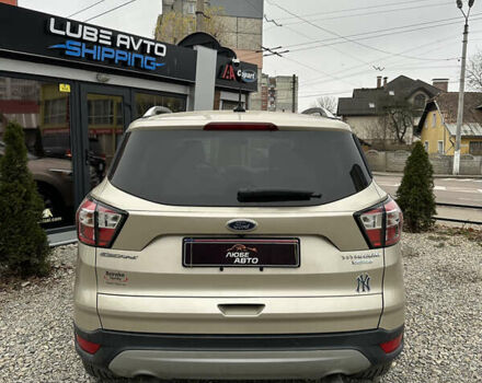 Бежевый Форд Эскейп, объемом двигателя 2 л и пробегом 126 тыс. км за 14400 $, фото 3 на Automoto.ua