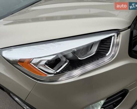 Бежевый Форд Эскейп, объемом двигателя 2.5 л и пробегом 46 тыс. км за 14700 $, фото 4 на Automoto.ua