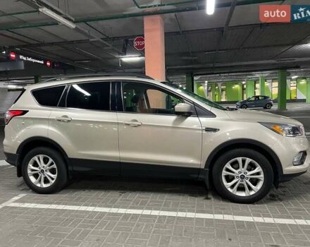 Бежевый Форд Эскейп, объемом двигателя 1.5 л и пробегом 57 тыс. км за 14300 $, фото 3 на Automoto.ua