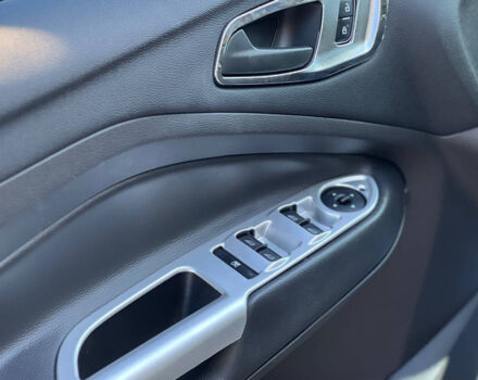 Бежевый Форд Эскейп, объемом двигателя 2.5 л и пробегом 60 тыс. км за 15800 $, фото 6 на Automoto.ua