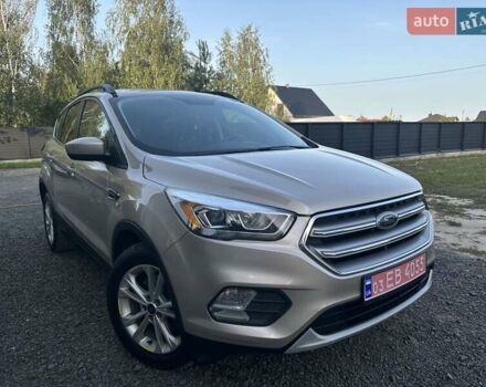 Бежевий Форд Ескейп, об'ємом двигуна 1.5 л та пробігом 227 тис. км за 10800 $, фото 1 на Automoto.ua