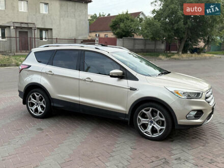 Форд Эскейп 2016 в Черкассах на Automoto.ua Бежевый Форд Эскейп, объемом двигателя 2 л и пробегом 187 тыс. км за 13299 $, фото 1 на Automoto.ua