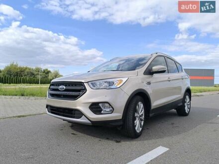 Форд Эскейп 2016 в Луцке на Automoto.ua Бежевый Форд Эскейп, объемом двигателя 2 л и пробегом 93 тыс. км за 9000 $, фото 1 на Automoto.ua