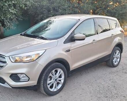 Бежевый Форд Эскейп, объемом двигателя 1.5 л и пробегом 99 тыс. км за 11500 $, фото 1 на Automoto.ua