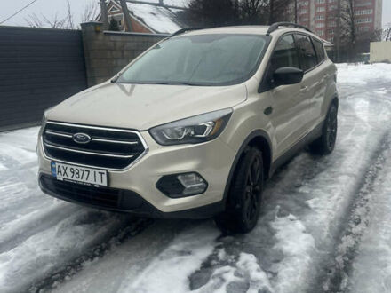 Бежевий Форд Ескейп, об'ємом двигуна 1.5 л та пробігом 140 тис. км за 12900 $, фото 1 на Automoto.ua