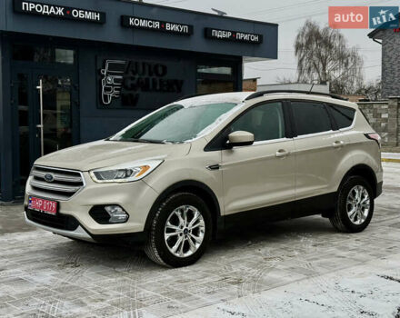 Бежевый Форд Эскейп, объемом двигателя 1.5 л и пробегом 127 тыс. км за 12588 $, фото 1 на Automoto.ua