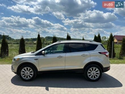 Бежевий Форд Ескейп, об'ємом двигуна 2 л та пробігом 121 тис. км за 13200 $, фото 1 на Automoto.ua