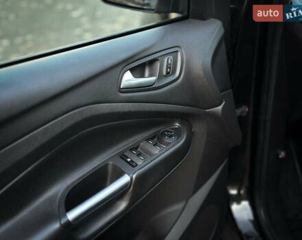 Черный Форд Эскейп, объемом двигателя 2 л и пробегом 189 тыс. км за 9500 $, фото 13 на Automoto.ua