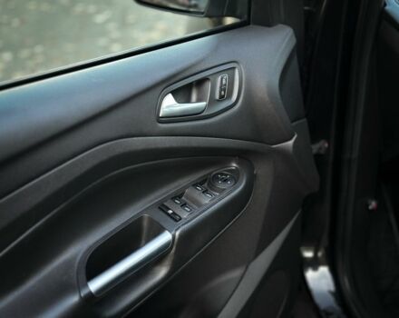 Черный Форд Эскейп, объемом двигателя 2 л и пробегом 190 тыс. км за 9500 $, фото 13 на Automoto.ua